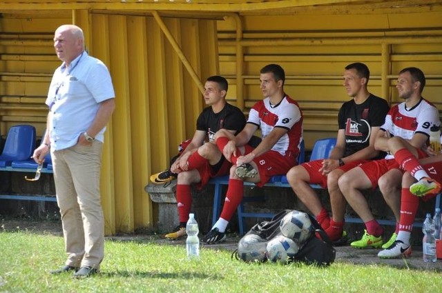 Podopieczni trenera Bolesława Strzemińskiego, piłkarze Oskara Przysucha zagrają kontrolnie w sobotę z Neptunem Końskie.