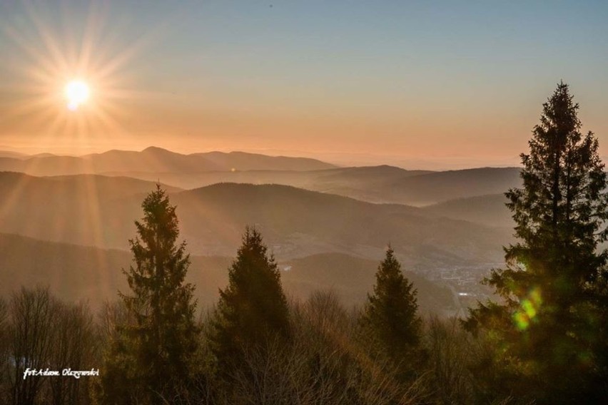 Beskid Sądecki. Wspaniały wschód słońca na Jaworzynie Krynickiej. Tam ciągle jest śnieg [ZDJĘCIA]