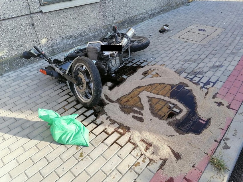 Wypadek w Gniewczynie Łańcuckiej. Zderzenie opla z motocyklem. Ranny został kierujący jednośladem [ZDJĘCIA]