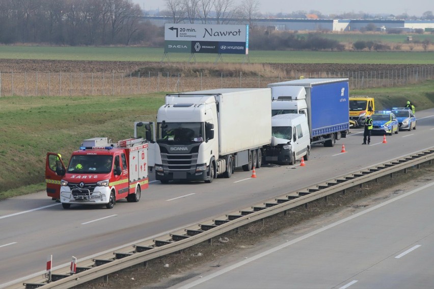 Wypadek trzech samochodów na autostradzie A4 pod Wrocławiem....