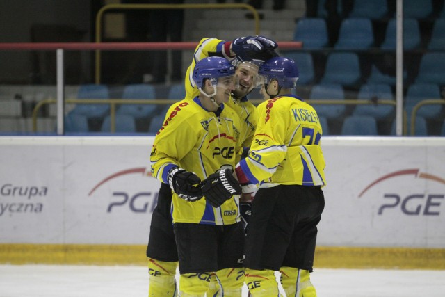 Nasi hokeiści w ostatnich meczach pokazali, że mogą być groźni dla każdego i wciąż walczą o awans do play off.