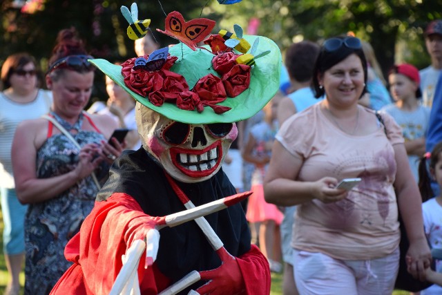 Premiera "Dance Macabre", parady poprowadzonej przez Deborah Hunt, miała miejsce w ubiegłą niedzielę w Parku Królowej Heleny w centrum Bielska Podlaskiego.