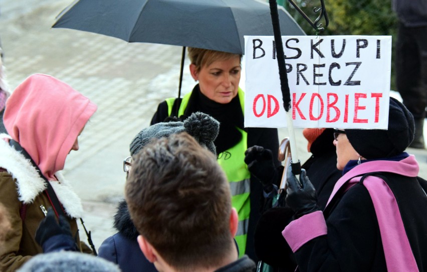 W Krośnie, podobnie jak w innych miastach, kobiety...