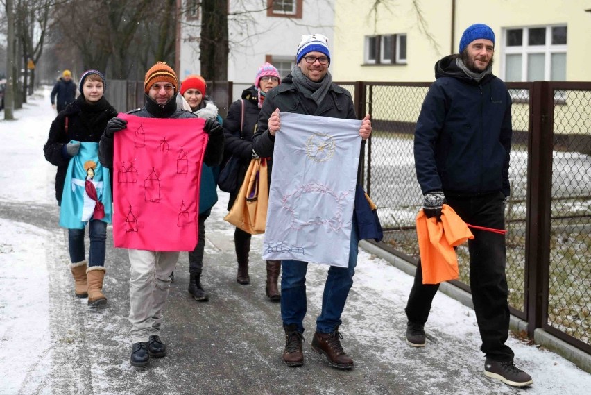 Happening na Malcie: Przynieśli worki na 72 mln zł...