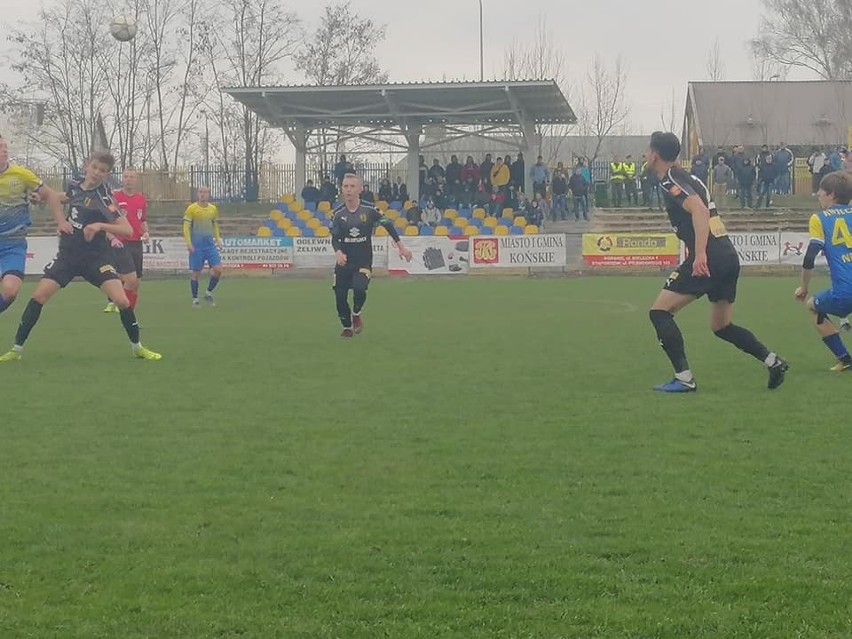 4 liga. Neptun Końskie wygrał 2:0 z Koroną II Kielce. Podopieczni trenera Waldemara Szpiegi zostali nowym liderem tabeli (ZDJĘCIA)