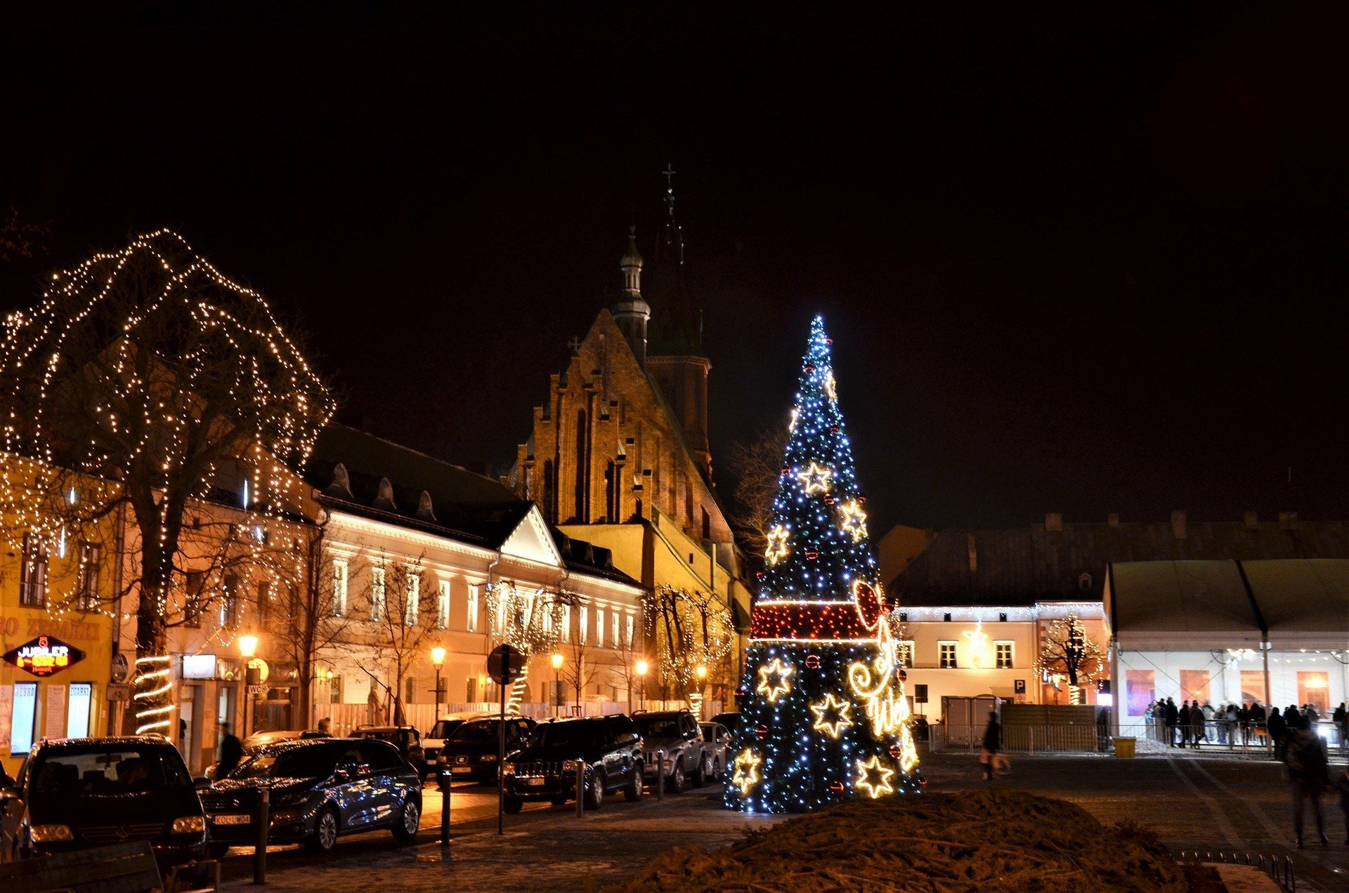 olkusz-wi-teczne-dekoracje-i-iluminacje-ozdobi-y-olkusz-choinka