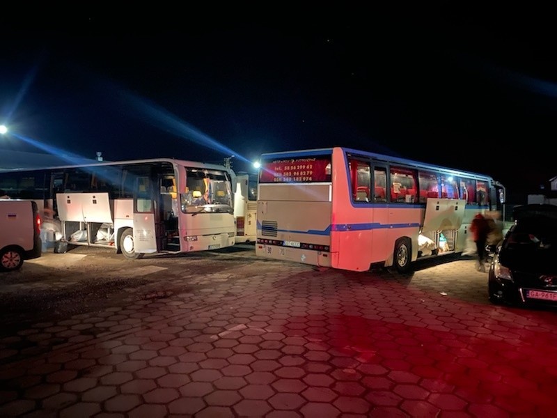 Gdynia. Trzy autokary z zaopatrzeniem dla Ukrainy wyruszyły na granicę