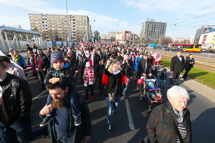 Radosna Parada Niepodległości przeszła przez Wrocław [ZDJĘCIA]