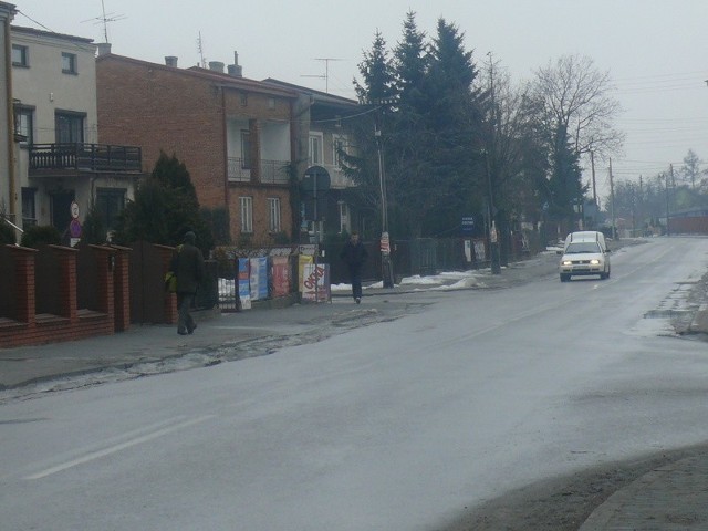Gazociąg ma przechodzić przez działki mieszkańców ulicy Głowackiego w Jędrzejowie. Nie wszyscy chcą się na to zgodzić.