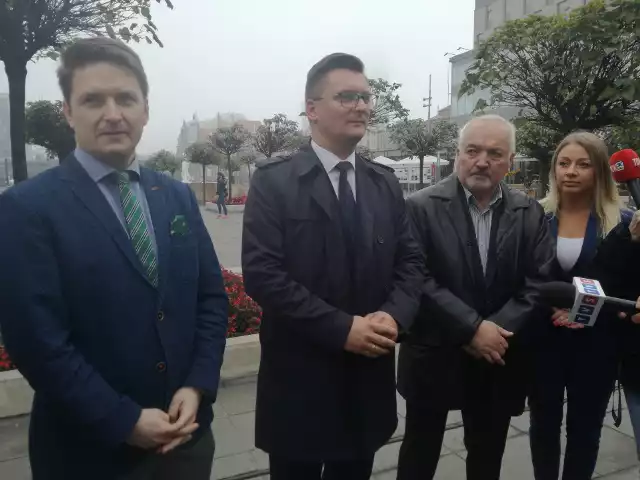 Wybory 2018 w Katowicach. Henryk Moskwa rezygnuje z walki o fotel prezydenta Katowic. Poparcie przenosi na Marcina Krupę