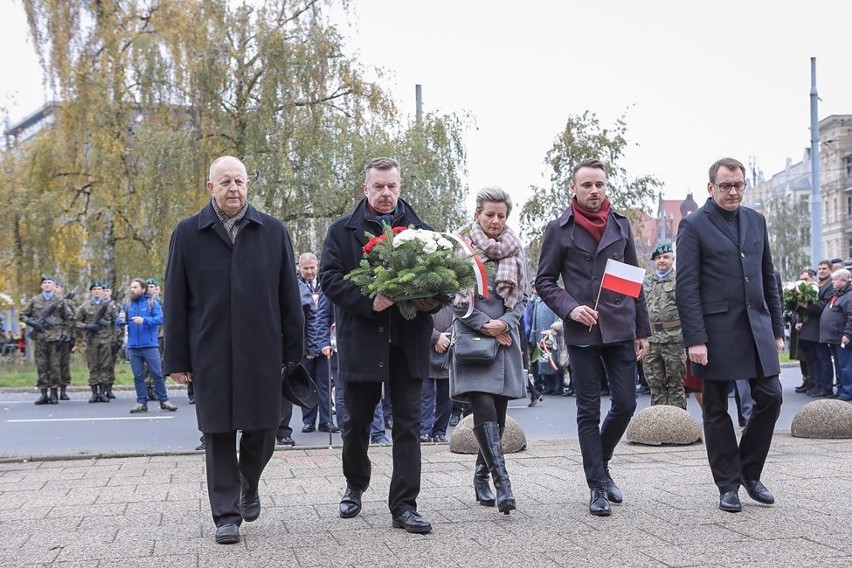 Obchody Narodowego Święta Niepodległości: apel pamięci i salwa honorowa na pl. Szarych Szeregów [ZDJĘCIA] 