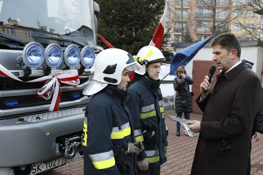 Nowy wóz strażaków z OSP Dąbrówka Mała