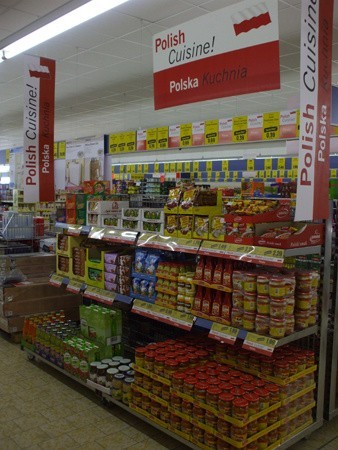 Stoisko z polską żywnością w sklepach Lidl w Irlandii. (fot. Lidl)