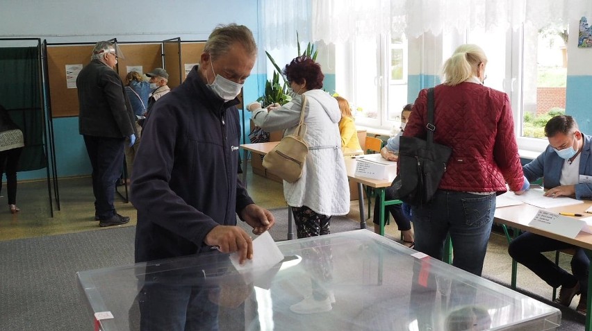 Podczas głosowania w lokalu wyborczym obowiązuje reżim...
