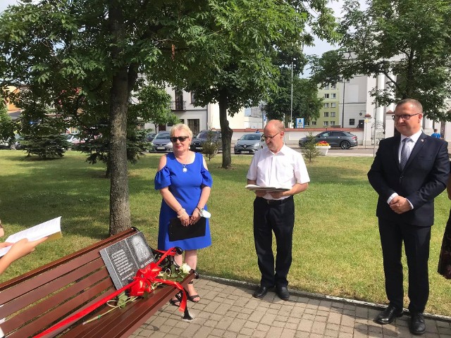 W czwartek 24 czerwca na Placu Tysiąclecia w Golubiu-Dobrzyniu odsłonięto ławeczkę, na której umieszczono tablicę upamiętniającą Jana Jagodzińskiego