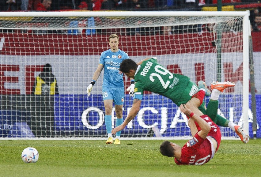 PKO Ekstraklasa. Radomiak po dobrym meczu wygrał na wyjeździe z Widzewem Łódź 3:1! Dwa gole strzelił po książkowych kontratakach 