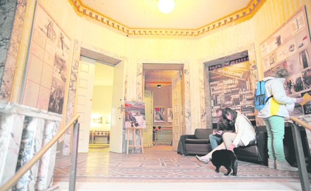 Muzeum Książki Artystycznej dysponuje m.in. bezcennymi zbiorami uratowanymi z Warszawskiej Odlewni Czcionek i wielu polskich drukarni. Księgozbiór "biblioteka książek o książkach" to unikat