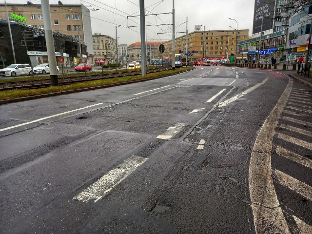 Na ulicy Piłsudskiego we Wrocławiu między placem Orląt Lwowskich i placem Legionów rusza wymiana nawierzchni.