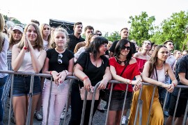H&M Loves Music 2019 Warszawa [ZDJĘCIA] Koncerty w zajezdni autobusowej  7.06 zagrali Mrozu oraz Bass Astral x Igo | Portal i.pl