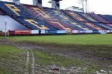 Tak teraz wygląda murawa stadionu Pogoni Szczecin. Trwa renowacja [ZDJĘCIA]