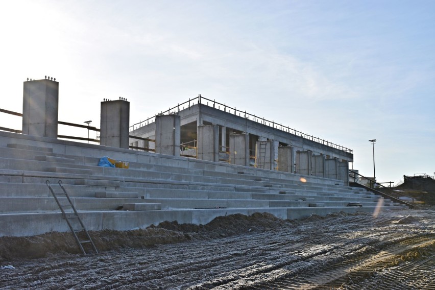 Budowa stadionu w Szczecinie. Trybuna na łuku już prawie zabudowana [ZDJĘCIA]