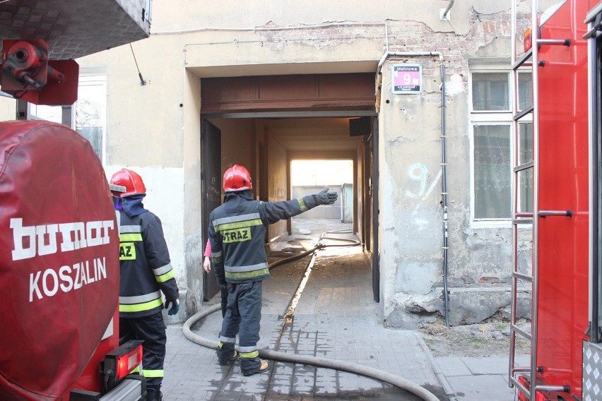 Tragiczny pożar na Malinowej w Łodzi. Jedna osoba nie żyje [ZDJĘCIA+FILM]