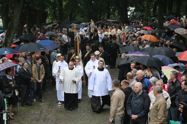 Kilka tysięcy mężczyzn spotkało się na mszy świętej w grocie lurdzkiej.