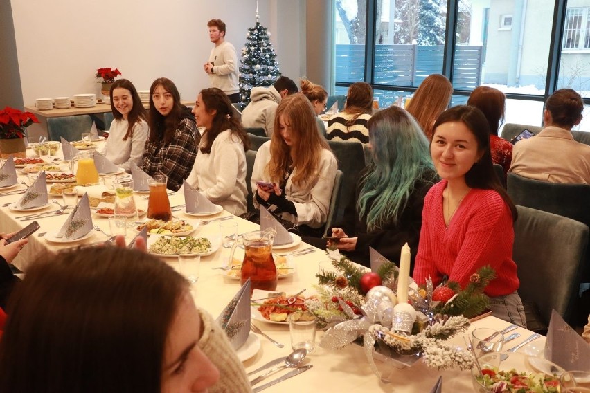 Świąteczne spotkanie ze studentami z zagranicy na Uniwersytecie Łódzkim 