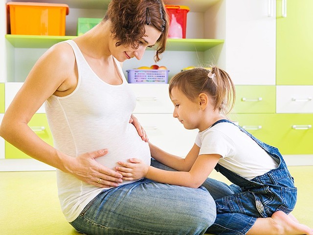 Wiele kobiet oczekujących na dziecko, nawet jeśli nie ma wskazań,  bierze L4 na czas ciąży.