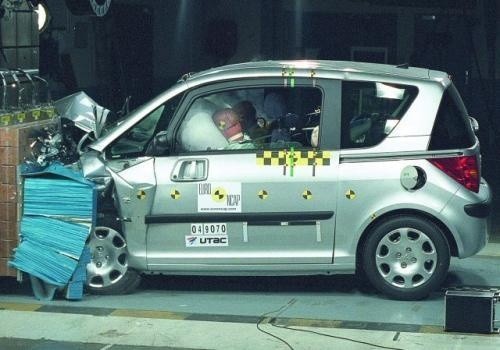 Fot. Euro NCAP: Peugeot 1007 zdobył w testach Euro NCAP pięć...