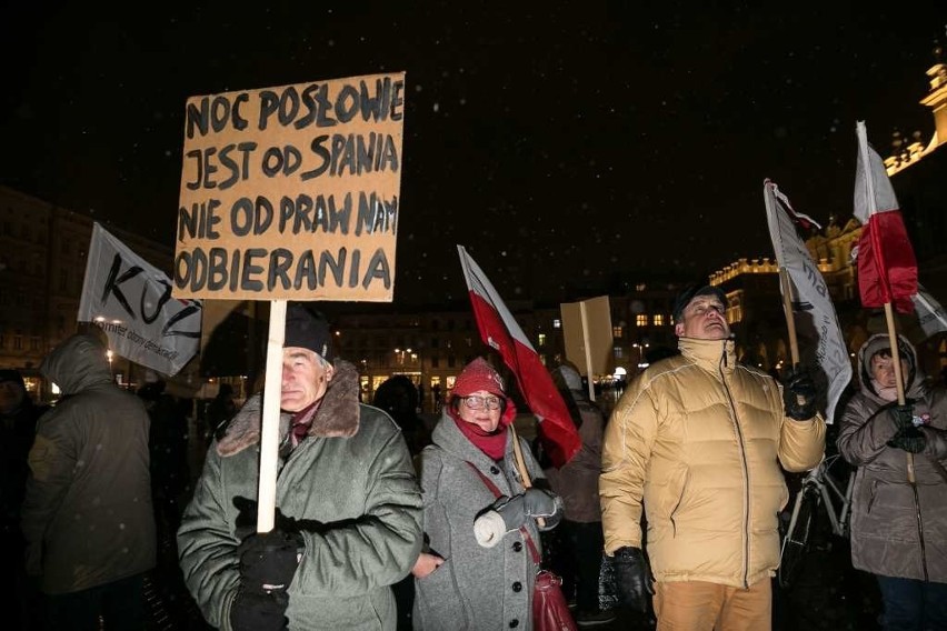 „Narodu wybraniec zakłada nam kaganiec”. Protestują przeciwko zmianie przepisów o zgromadzeniach