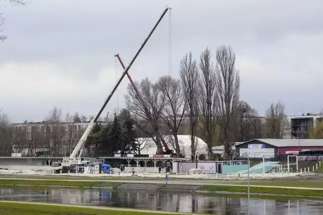 Klub na Fali miał charakter tymczasowy - jest teraz rozbierany