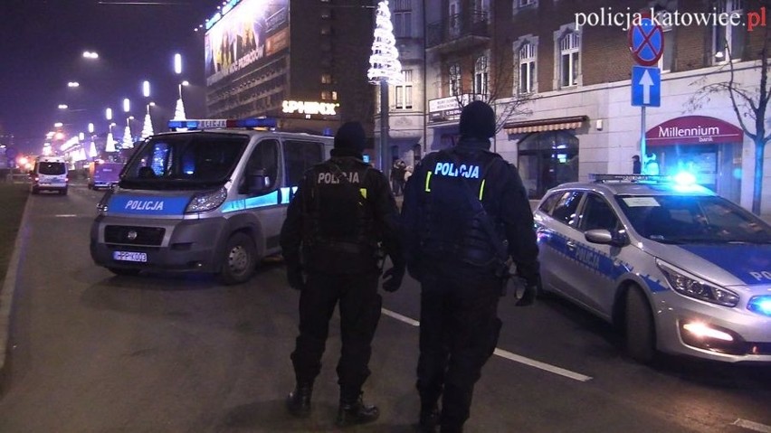 Katowice: Rzucał petardy pod nogi i chciał przekupić policjantów