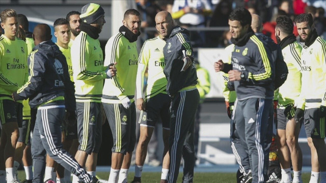 Zinedine Zidane już przynosi zyski. Real Madryt zarabia na wizerunku nowego trenera (wideo)