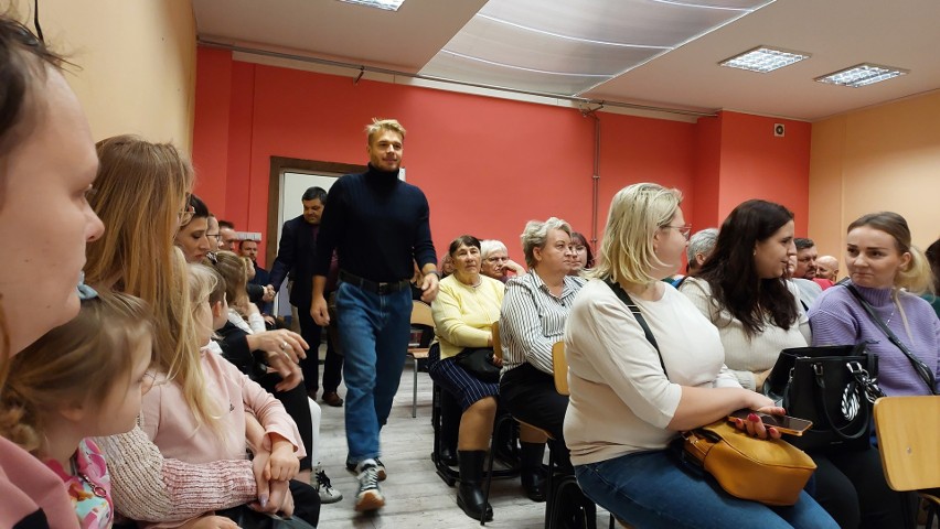 Mnóstwo osób na spotkaniu z Tomaszem Ciachorowskim w Ożarowie