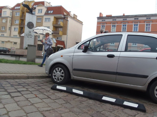 Około siedemdziesiąt tego typu separatorów zostało zamontowanych w grudziądzkiej Strefie Płatnego Parkowania obejmującej ulice w ścisłym centrum miasta. Docelowo tego typu urządzeń ma być aż dwieście, a posłużą one do wyznaczenia miejsc parkingowych