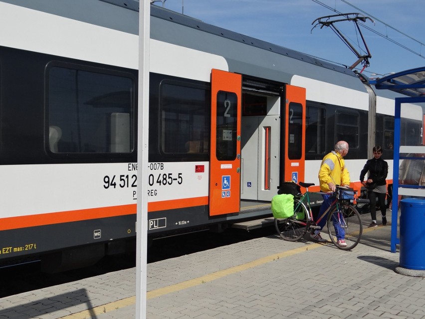 Wakacyjny pociąg turystyczny dojechał z Kielc do Sandomierza. Niemal wszyscy pasażerowie skorzystali z bezpłatnych badań