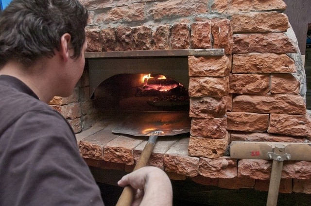 Laverita jest jedyną pizzerią w mieście oferującą pizzę z prawdziwego pieca.