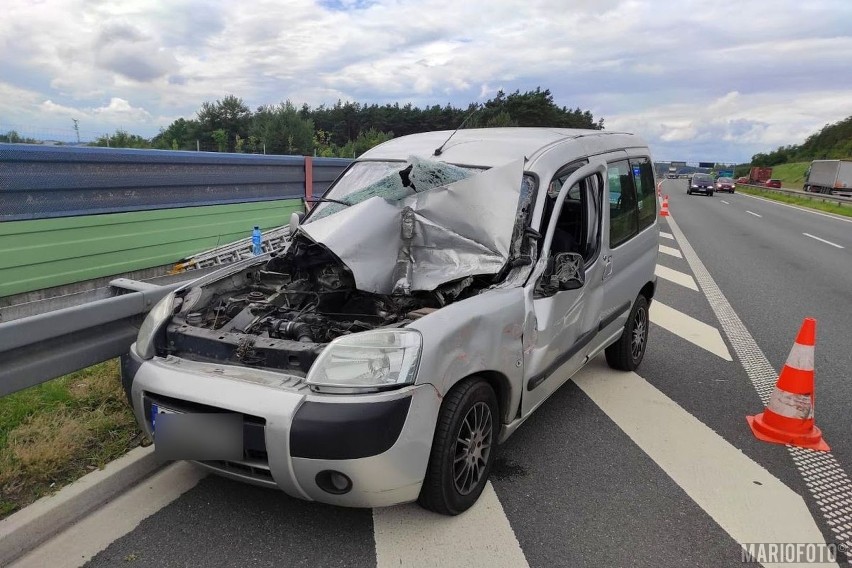 Wypadek na autostradzie A4. Kierowca osobówki został ranny
