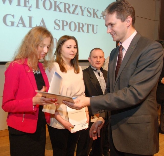 Karolinie Kołeczek sukcesów w 2013 roku gratulował Adam Jarubas, marszałek województwa świętokrzyskiego.