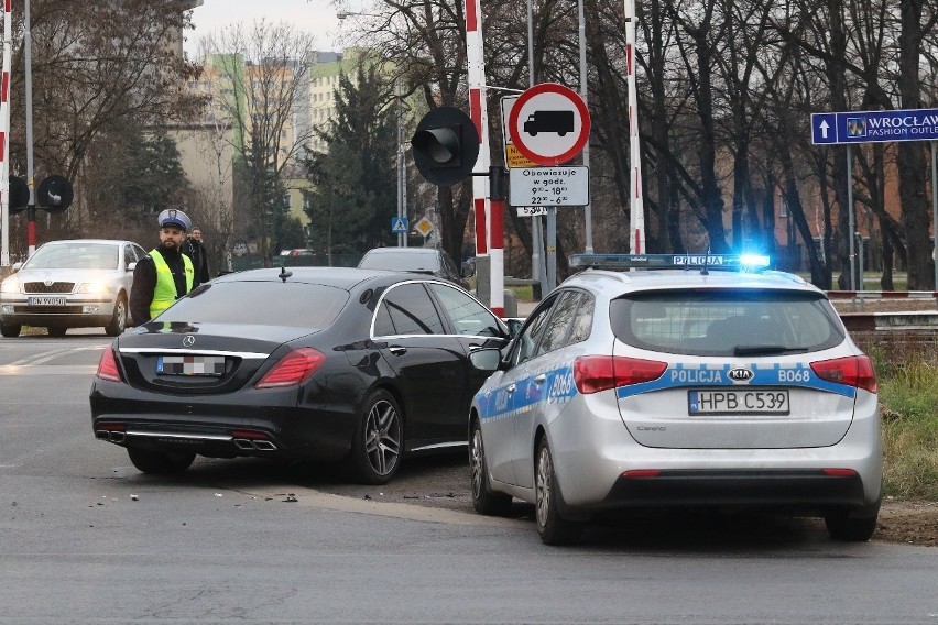 Zderzenie luksusowych aut na Bystrzyckiej we Wrocławiu