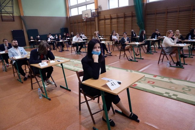 Właściwa matura rozpocznie się 4 maja br. Czasu coraz mniej, więc bydgoscy uczniowie intensywnie się do niej przygotowują. W szkołach odbywają się egzaminy próbne.