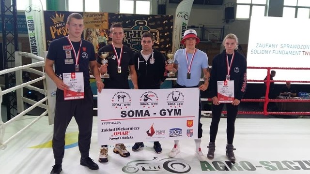 Zawodnicy Sportowego Klubu Soma Gym Kick Boxing Kielce dobrze spisali się w Ełku.