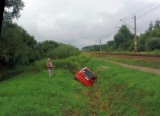 Auto wjechało do rowu. Jak to się mogło stać?