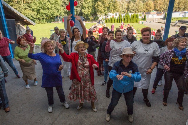 W sobotę w Parku Kultury i Wypoczynku odbył się Piknik Międzypokoleniowy i dyskoteka z DJ Wiką. Impreza odbyła się w ramach obchodów Dni Seniora. Uczestnicy przemaszerowali tam sprzed pomnika Karola Szymanowskiego w parku Jerzego Waldorffa. Jednocześnie odbyło się wiele imprez towarzyszących (wystawy, wykłady, projekcje filmów, spektakle, koncerty, spotkania z ciekawymi ludźmi). 