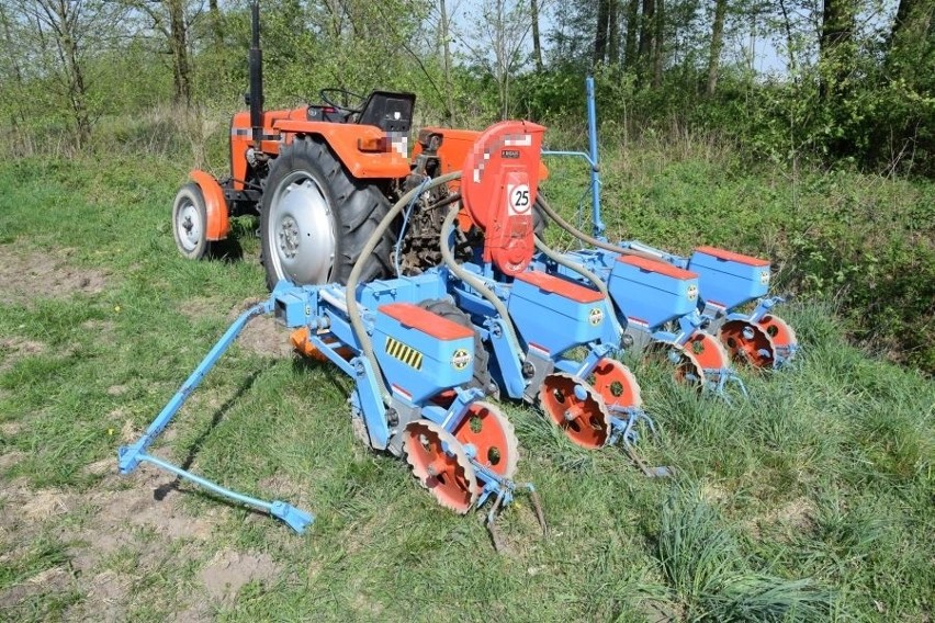 Skradziony traktor z siewnikiem został odzyskany.