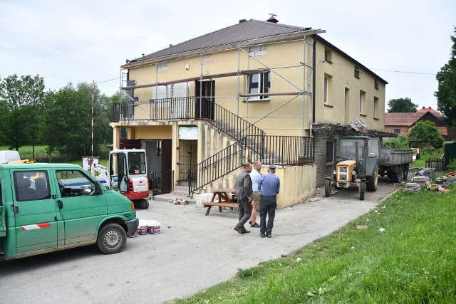 W Sudole, w gminie Działoszyce trwa remont budynku świetlicy wiejskiej i remizy.