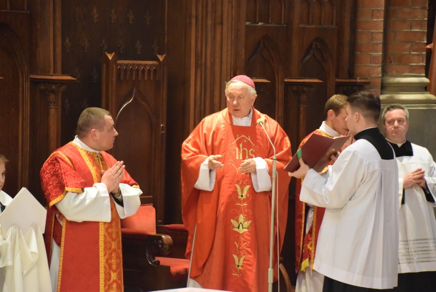 W kościołach odprawiona została liturgia Męki Pańskiej