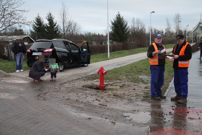 Około godz. 15. na skrzyżowaniu Bardzkiej z Owocową kobieta...