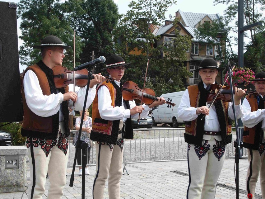 Zakopane. Góralski korowód przeszedł Krupówkami [ZDJĘCIA]